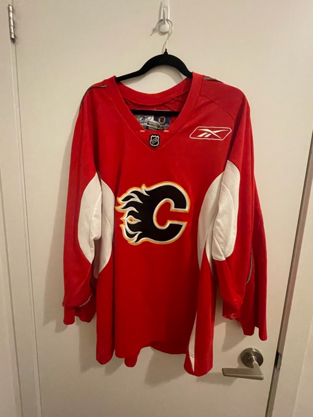 Reebok Red NHL Licensed Hockey Jersey Collar Detail